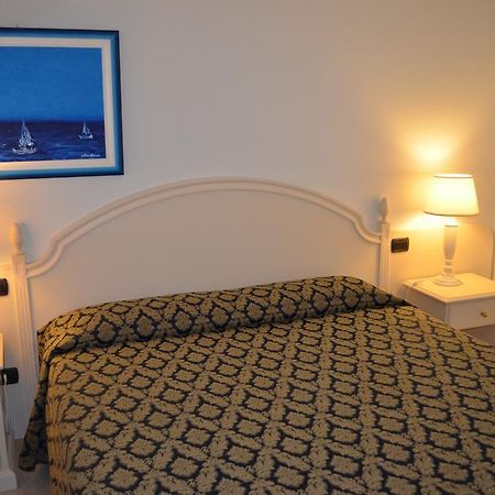 Hotel Olioso Пескьера-дель-Гарда Экстерьер фото