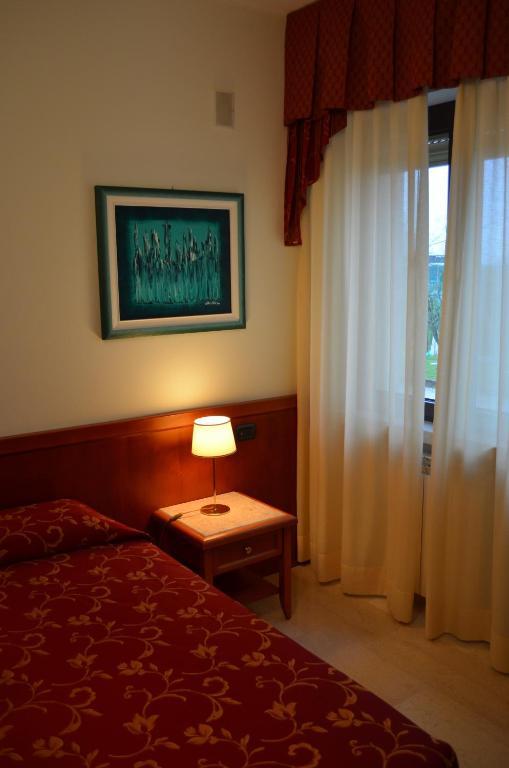 Hotel Olioso Пескьера-дель-Гарда Номер фото