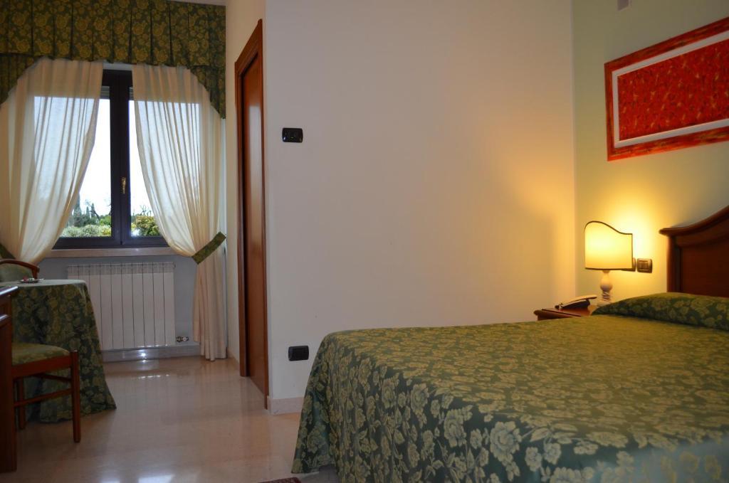 Hotel Olioso Пескьера-дель-Гарда Номер фото