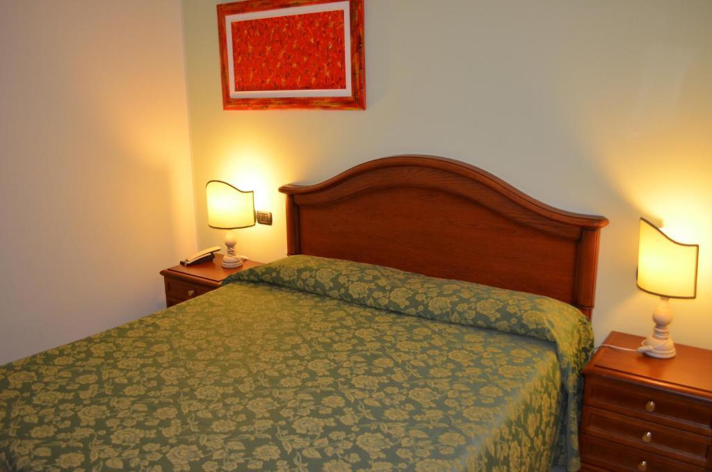 Hotel Olioso Пескьера-дель-Гарда Номер фото