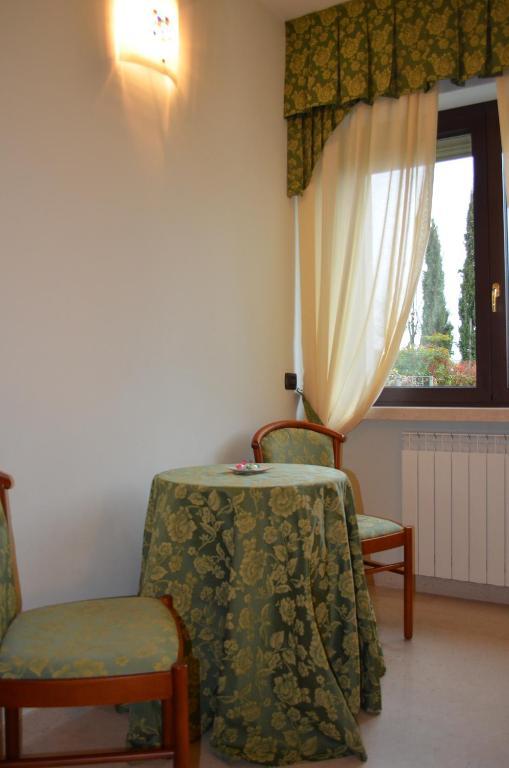 Hotel Olioso Пескьера-дель-Гарда Номер фото