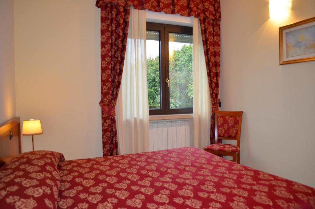 Hotel Olioso Пескьера-дель-Гарда Номер фото
