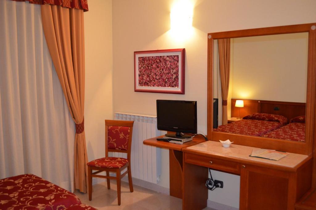 Hotel Olioso Пескьера-дель-Гарда Номер фото