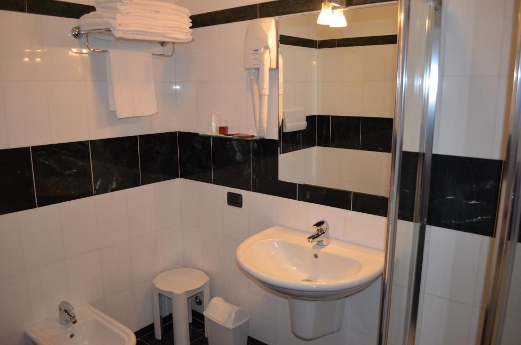 Hotel Olioso Пескьера-дель-Гарда Экстерьер фото