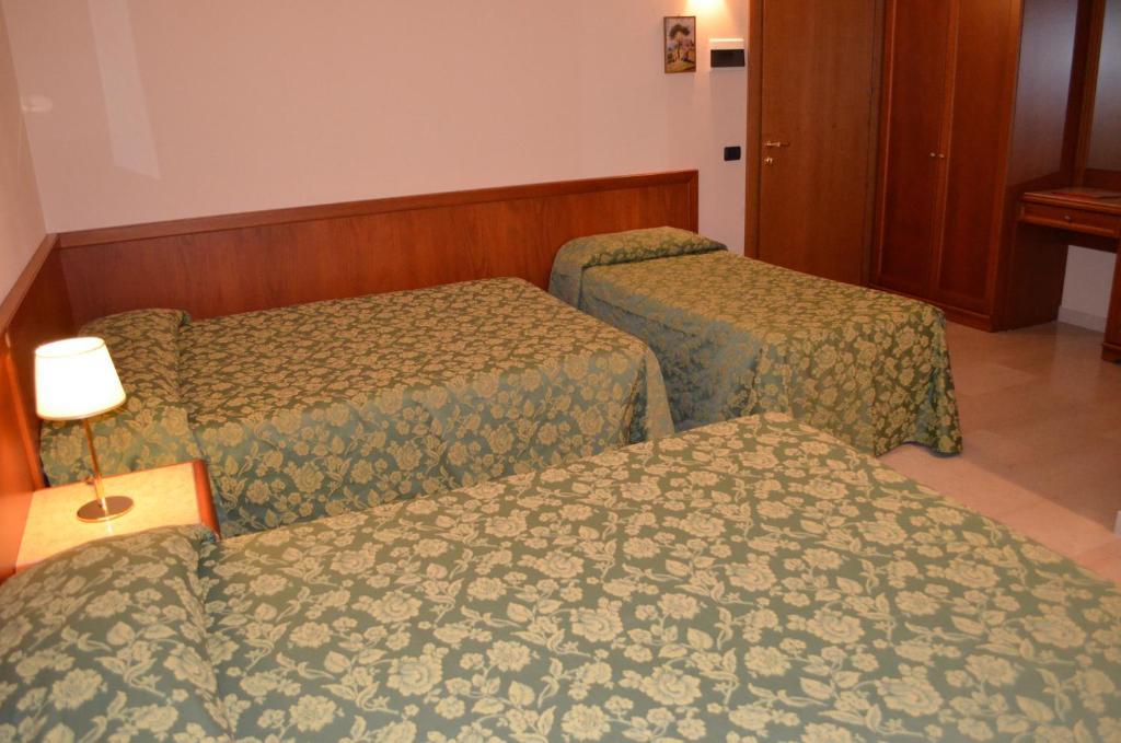 Hotel Olioso Пескьера-дель-Гарда Номер фото