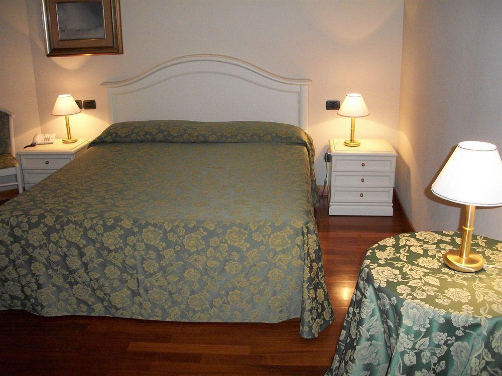 Hotel Olioso Пескьера-дель-Гарда Экстерьер фото