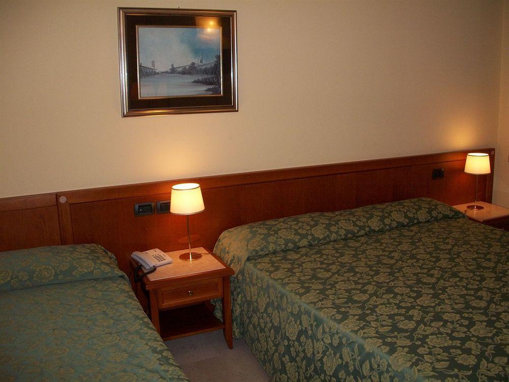 Hotel Olioso Пескьера-дель-Гарда Экстерьер фото