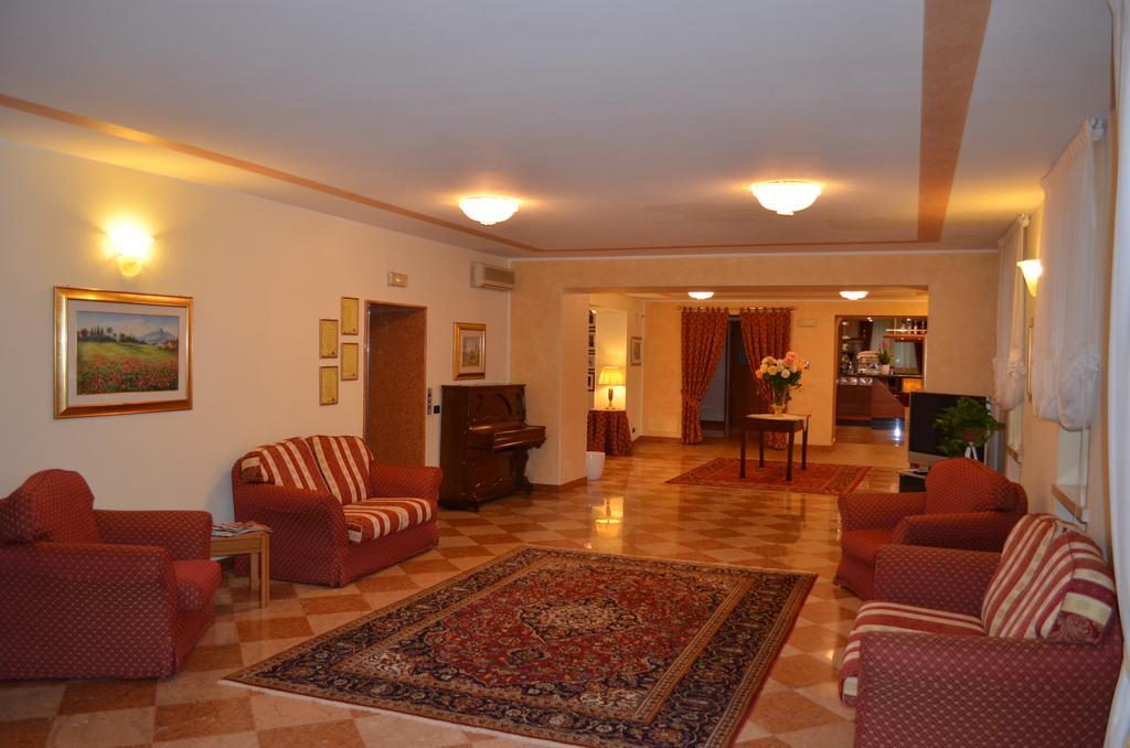 Hotel Olioso Пескьера-дель-Гарда Экстерьер фото