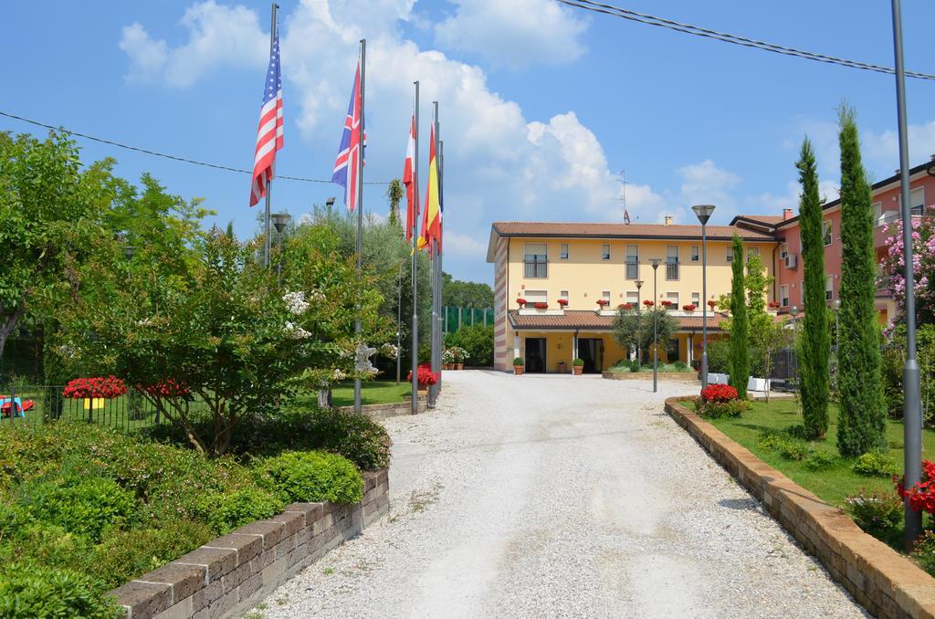 Hotel Olioso Пескьера-дель-Гарда Экстерьер фото