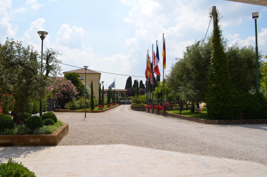 Hotel Olioso Пескьера-дель-Гарда Экстерьер фото