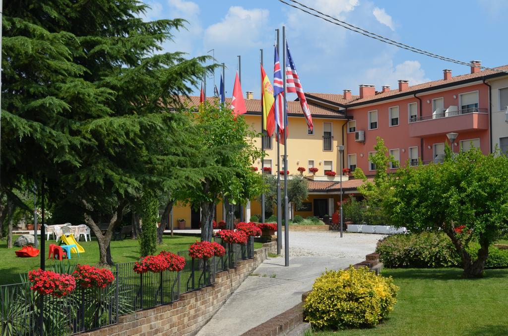 Hotel Olioso Пескьера-дель-Гарда Экстерьер фото